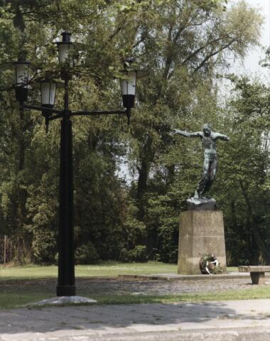 Bestand:Oorlogsmonument Waalwijk.jpg