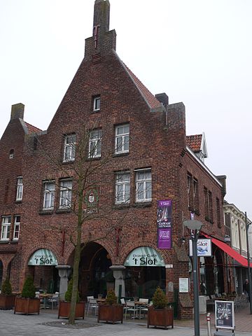 Bestand:Raadhuisplein 8.jpg