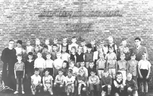 Bestand:Schoolfoto St. Aloysiusschool 1953 2e klas.jpg