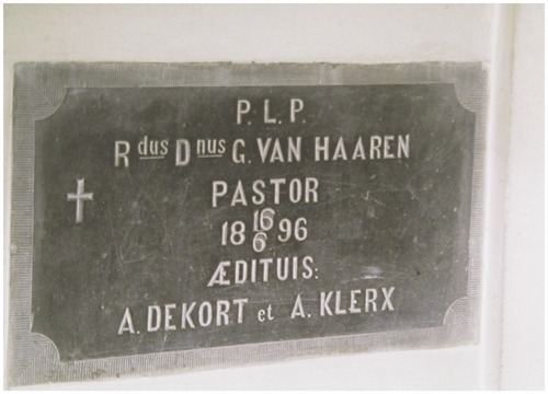 Bestand:Gevelsteen St. Clemenskerk.jpg