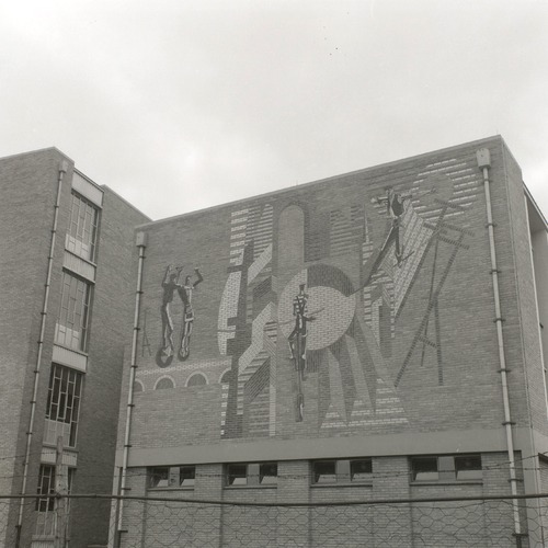 Bestand:Kunstmetselwerk Nijverheidsschool.jpg