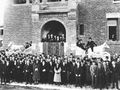 Groepsfoto ter gelegenheid van de opening van het nieuwe raadhuis, 22 oktober 1932 (SALHA, fotonr.WAA10292, foto A. Oudkerk).